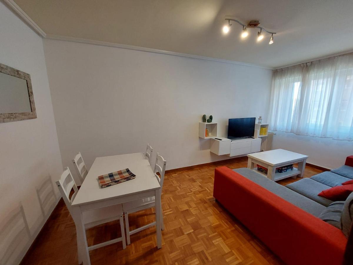 Ferienwohnung Piso Sencillo Y Acogedor Con Parking Gratuito Baranain Exterior foto